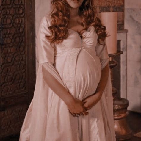 Pregnant Royal Aesthetic, Pregnant Princess Aesthetic, Pregnant Medieval Woman, Medieval Pregnancy Aesthetic, Pregnant Warrior, Fantasy Pregnant, Pregnant Woman Aesthetic, Pregnant Queen, Pregnant Aesthetic