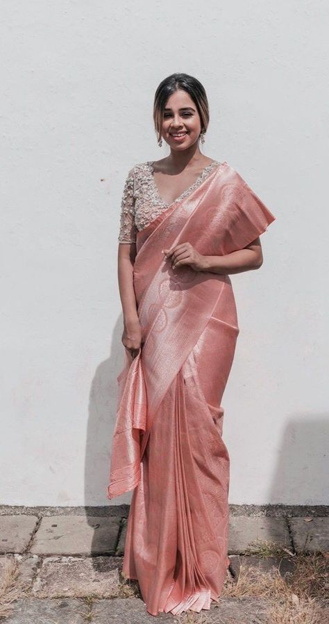 Engagement Saree, Sarees For Girls, Saree Wearing Styles, Simple Saree Designs, Fashionable Saree Blouse Designs, Fancy Sarees Party Wear, Sari Blouse Designs, Indian Saree Blouses Designs, Simple Sarees