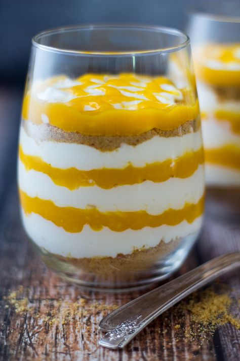 5 Ingredient Layered Mango Cheesecake Parfaits - The Wanderlust Kitchen Cheesecake Parfait Recipes, Mango Parfait, Mango Desserts, Mango Dessert Recipes, Cheesecake Parfaits, Mango Mousse, Mango Dessert, Mango Cheesecake, Parfait Recipes