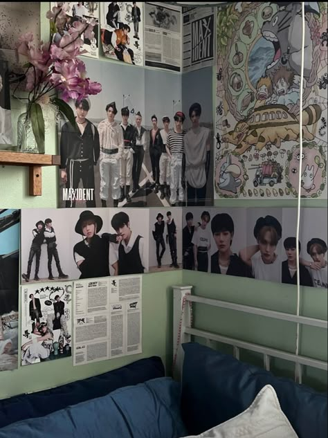 Straykids Bedroom Ideas, Skz Bedroom Aesthetic, Kpop Posters On Wall Bedroom Ideas, Skz Room Ideas, Poster Wall Bedroom Kpop, Stay Room Decor Skz, Stay Core, Kpop Room, Room Organization Bedroom