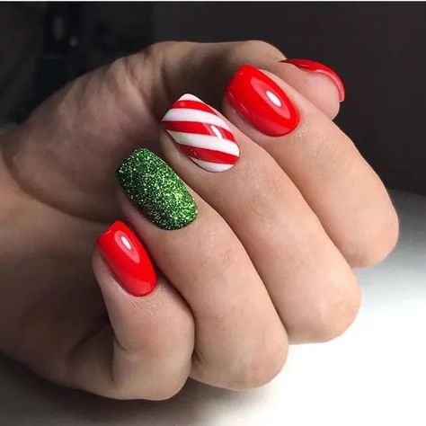 Unghie Sfumate, Nail Colors Winter, Christmas Gel Nails, Colorful Nails, Green Nail, Christmas Nails Acrylic, Colorful Nail Designs, Xmas Nails, Dipped Nails