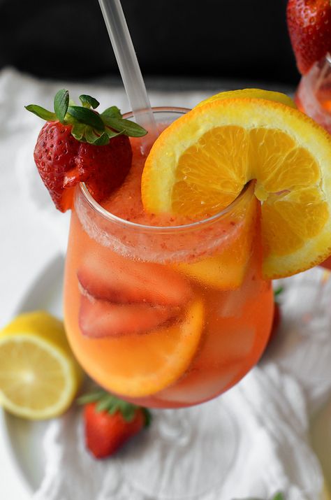 Aperol Drinks, Detox Lemonade, Prosecco Drinks, Mexican Margarita, Ginger Lemonade, Cut Strawberries, Jalapeno Margarita, Vodka Soda, Strawberry Wine