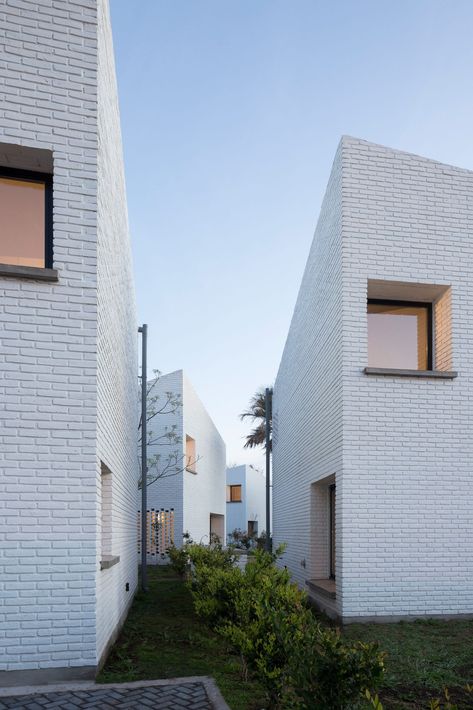 BBOA creates homes with slanted roofs for Morrison complex in Argentina Brick Projects, Architecture Program, Collective Housing, English Architecture, Multifamily Housing, Angled Ceilings, Types Of Architecture, Brick Architecture, Urban Fabric