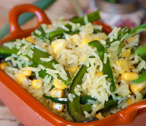 Arroz Poblano. No lo olvides, ¡todo puede hacerse en su versión vegetal! Chile Poblano, Dinner Appetizers, Breakfast Lunch Dinner, Cobb Salad, Rice, Salad