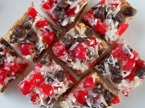 Chocolate Cherry Magic Cookie Bars, Magic Cookie Bar, Desert Bars, Magic Bars Recipe, Instant Pot Slow Cooker, Pig In Mud, Cherry Bars, Mix Chocolate, Magic Cookie Bars