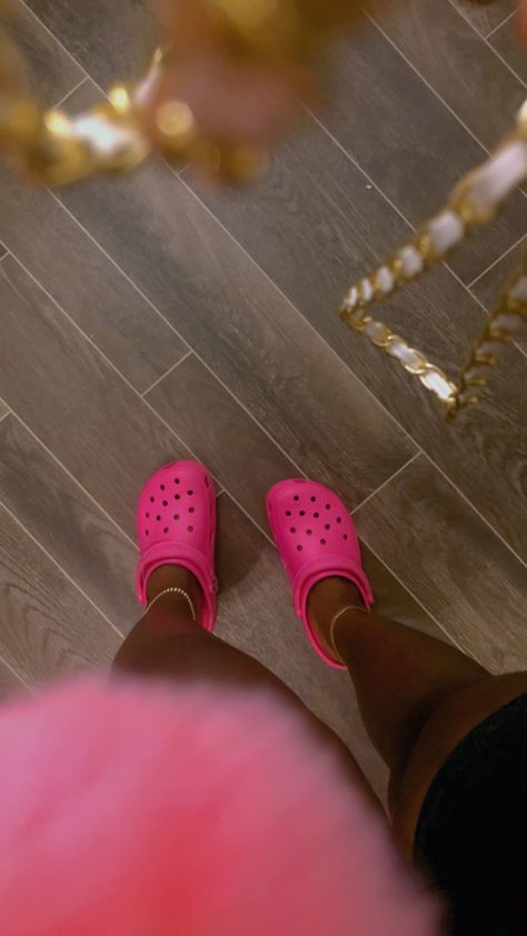 Pink stuff Pink Crocs Outfit, Crocs Aesthetic, Crocs Outfit, Cute Slides, Pink Crocs, Crocs Fashion, Nike Shoes Girls, Pretty Shoes Sneakers, Pink Phone Cases