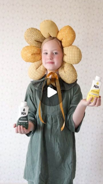 Merrilee Liddiard on Instagram: "Everything's coming up daisies! We had fun making this DIY flower costume using @ritdye to get all our colors just right. It was surprisingly easy and fun! We upcycled some of Milla's older clothing and dyed it Verdigris Green. We then dyed fabric pieces for the petals in Mustard Seed (both from Rit Dye's color formulas on their site). We stuffed the pieces and attached them to a ribbon making the perfect flower headdress. (You can find the flower template and DIY instructions for the petals in the @mermag_shop if you're interested). Now we're in the mood to make an entire garden of flower costumes! How fun would that be?! I see family costumes in the making... #ritdye #halloweenwithRit #mermaghalloween  • • • • • • • • • • • • • • • #halloween #halloweenco Diy Praying Mantis Costume, Daisy Flower Outfit, Diy Daisy Costume, Halloween Flower Costume, Diy Flower Costume Women, Marigold Costume, Diy Flower Costume, Daisy Costume Flower, Flower Costume Diy