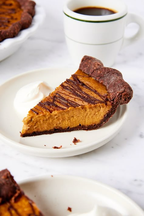 Pumpkin Pie with Chocolate Crust Pie With Chocolate Crust, Sweet Empanadas, Cake Puck, Pie Contest, Pie Game, Wyse Guide, Bar Desserts, Contest Ideas, Summer Pie