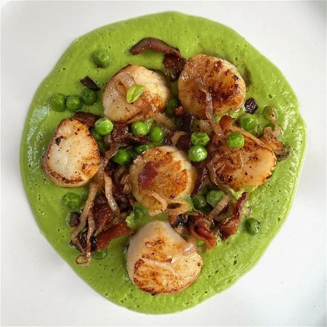 Scallops with Bacon, Shallot & Pea Purée Scallops With Bacon, Pea Puree, Spot Prawns, Scallops Recipe, Caramelized Shallots, Pan Seared Scallops, Spring Peas, Sunday Dinners, Frozen Seafood