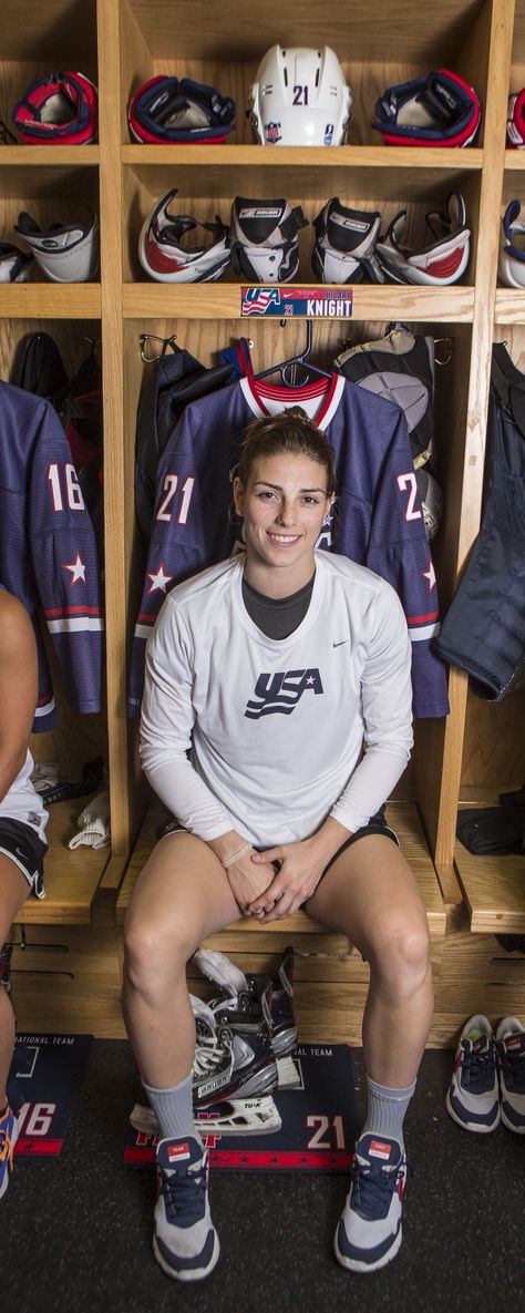 Hilary Knight is literally my dream girl. If you can withstand that smile, you are a stronger person than I. Hilary Knight Hockey, Sports Poses, Ice Hockey Girls, Hilary Knight, Girls Hockey, Usa National Team, Hockey Sweater, Masc Women, Usa Hockey