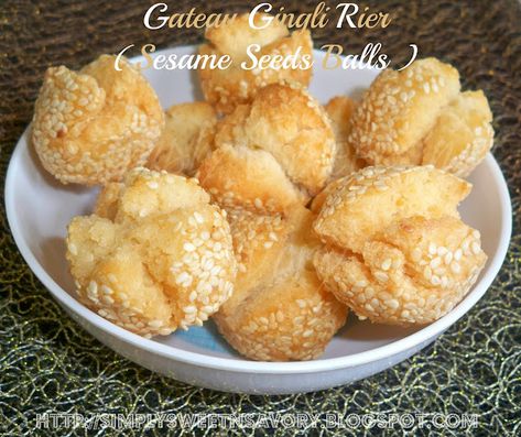 Simply Sweet 'n Savory: Gateau Gingli Rier / Sesame Seed Balls and more Awards Glutinous Rice Cake Recipe, Sesame Seed Balls, Mauritius Food, Jelly Bread, Mauritian Food, Rice Cake Recipes, Chinese Snacks, Seed Balls, Cakes Recipes