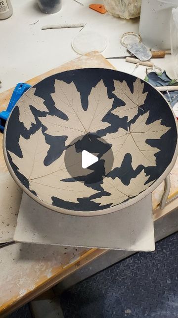 Pottery Leaf Bowl, Sgraffito Leaves, Ceramics Wax Resist, Whimsical Pottery Ideas, Underglazing Pottery, Leaf Pottery, Pottery Underglaze, Carved Pottery Ideas, Glaze Combinations For Pottery