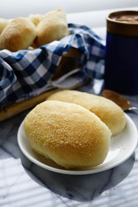 Filipino Pandesal Recipe that Actually Tastes Like Pandesal Plus Video Best Pandesal Recipe, Siopao Recipe, Ensaymada Recipe, Steam Buns Recipe, Pandesal Recipe, Steam Buns, Filipino Breakfast, Buns Recipe, Sweet Buns