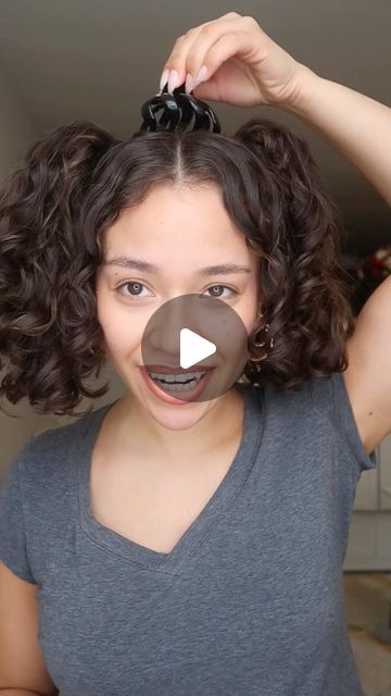 Short Curly Hair Styles Easy, Easy Curly Hair Updo, Low Maintenance Haircut, Curly Updo, Short Hair Styles Easy, Fashion 101, Mermaid Hair, Short Curly Hair, Short Curly