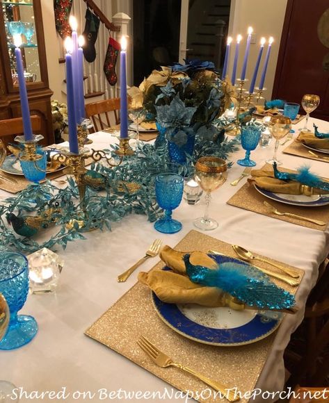 Birthday Celebration in a Blue and Gold Peacock Theme – Between Naps on the Porch Peacock Christmas Table, For The Home Ideas, Gold Tablescape, Christmas Table Setting Ideas, Winter Table Setting, Peacock Christmas Tree, Christmas Luncheon, Table Presentation, Peacock Ornaments