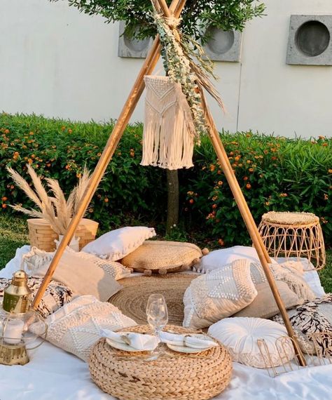 Patio Set Up, Boho Garden Party, Boho Birthday Party, Deco Champetre, Picnic Inspiration, Picnic Decorations, Picnic Style, Boho Picnic, Boho Garden