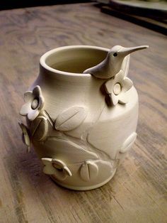 Handmade Pottery and ceramics on Pinterest like combo of impressed design with raised Beginner Pottery, Pottery Animals, Pottery Handbuilding, Tanah Liat, Keramik Design, Slab Pottery, Hand Built Pottery, Clay Vase, Ceramics Pottery Art