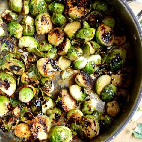 Candied Brussel Sprouts - caramel and cashews Candied Brussel Sprouts, Brussels Sprouts, What To Cook, Vegan Paleo, Vegetarian Dishes, Brussel Sprouts, Cashew, Brussel Sprout, Serving Plates