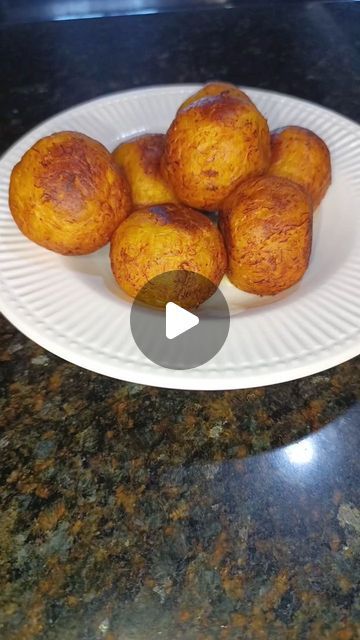 Lola Aranguren on Instagram: "Prepara esta receta con plátano maduro, es fácil de hacer y queda deliciosa 🥰  #platano #platanomaduro #buñuelos  #recetas #parati #fyp #viral" Platanos Maduros Recipe, Cooking Recipes, Health