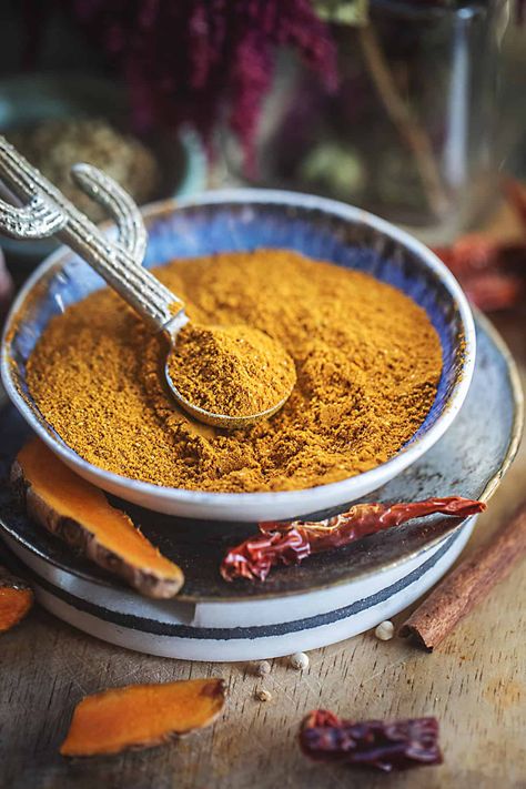 Yellow curry powder is a mild curry mixture that curry lovers worldwide adore. This easy yellow curry powder is commonly used in Thai food and can elevate any dish to new levels of deliciousness. It can be made in less than 10 minutes! #yellowcurrypowder #yellowcurry #thaiyellowcurrypowder #currypowder #homemadecurrypowder #currypowderrecipe Easy Yellow Curry, Yellow Curry Powder, Homemade Curry Powder, Mild Curry, Thai Yellow Curry, Yellow Curry Paste, Yellow Curry, Homemade Spice Blends, Easy Curry