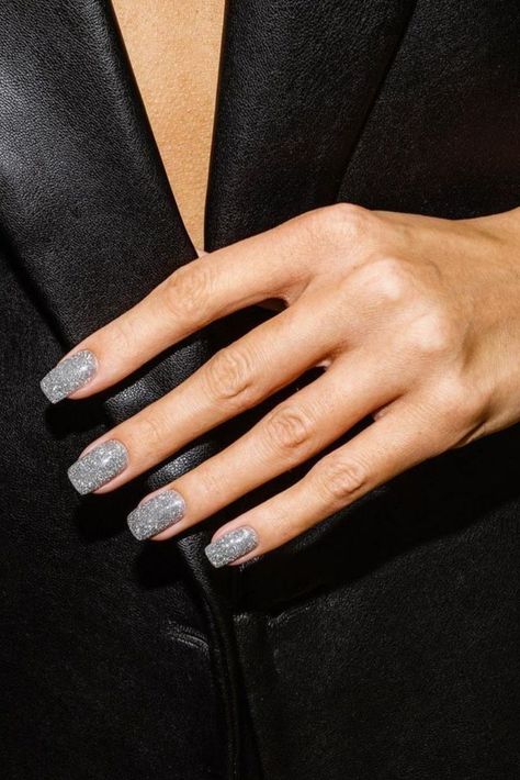 Sparkly Nails Christmas, Sparkly Nails Black, Sparkly Nails Short, Short Winter Nails 2022, Black Short Nails Design, Sparkly Nails Acrylic, Short Sparkly Nails, Silver Sparkly Nails, Silver Acrylic Nails