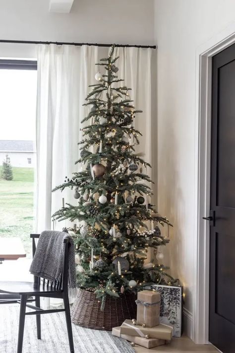 Sparse Tree Decorating Ideas, Sparse Christmas Tree Decorated, Slim Natural Christmas Tree, Sparse Tree Decorating, Decorating Sparse Christmas Tree, Christmas Trees With Candles, Candles In Christmas Tree, Decorating A Sparse Christmas Tree, Christmas Tree Dining Room