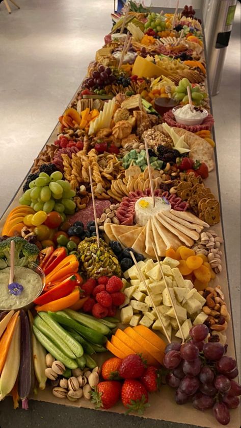 Charcuterie Board Wedding Appetizers, Pretzel Dessert Table, Graze Board Wedding, Catered Charcuterie, Charcuterie Board Ideas Wedding Reception, Charcuterie Board On Table, Charcuterie Board Wedding Cocktail Hour, Brown Paper Charcuterie Table, Large Charcuterie Board Display