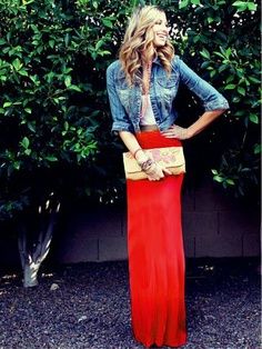 Jean Jacket. Maxi Dress. Clutch. Red Maxi Skirt, Chique Outfit, Maxi Rok, Red Maxi, Red Skirt, Skirt Maxi, Red Skirts, Skirt Outfit, Beautiful Skirts