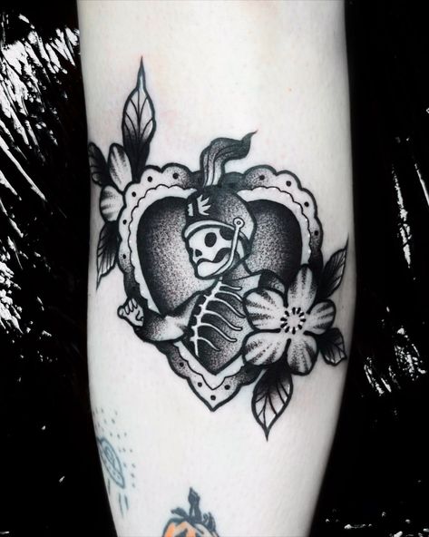 Traditional Tattoos Goth, Elder Emo Tattoo, Wednesday Tattoo Ideas, Emo Band Tattoos, Traditional Goth Tattoo, Emo Matching Tattoos, Demolition Lovers Tattoo, Pierce The Veil Tattoos, My Chemical Romance Black Parade