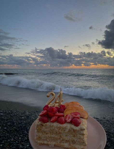 Happy Birthday On The Beach, Birthday At The Beach, Happy Birthday Babe, Happy 24th Birthday, Small Birthday Cakes, Thasos, Birthday Cake With Flowers, Simple Birthday Decorations, Cute Birthday Pictures