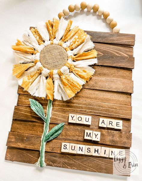 Diy Sunflower Wall Decor, Dollar Tree House Crafts, Sunflower Diy Decor, Fall Crafts Diy For The Home, Sunflower Crafts For Adults, Sunflower Diy Crafts, Sunflower Crafts Diy, Diy Sunflower Decor, Dollar Tree Summer Crafts