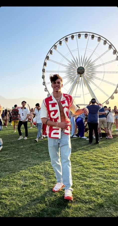 Coachella Outfit Men Festival Fashion, Ultra Miami Outfits, Miami Outfits Men, Music Festival Outfits Men, Ultra Music Festival Outfits, Mens Rave Outfits, Glastonbury Fashion, Coachella Outfit Men, Tomorrowland Outfit