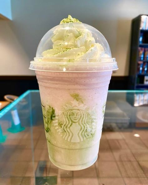 Here's How You Can Order A Starbucks Cherry Blossom Frappuccino Off The Secret Menu Cherry Blossom Frappuccino, Kawa Starbucks, Starbucks Matcha, Cold Starbucks Drinks, Frappuccino Recipe, Starbucks Secret Menu Drinks, Starbucks Secret, Starbucks Coffee Drinks, Starbucks Menu