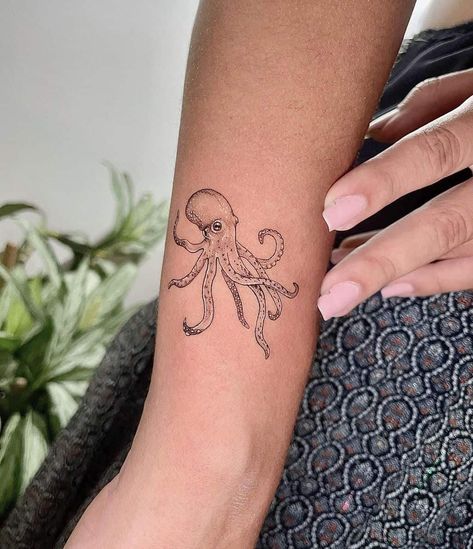 Octopus Tattoos Linework, Octopus Tattoos Small Simple, Cute Octopus Tattoos For Women, Octopus Simple Tattoo, Small Octopus Tattoos For Women, Octopus Small Tattoo, Small Octopus Drawing, Octopus Wrist Tattoos For Women, Octopus Stomach Tattoo