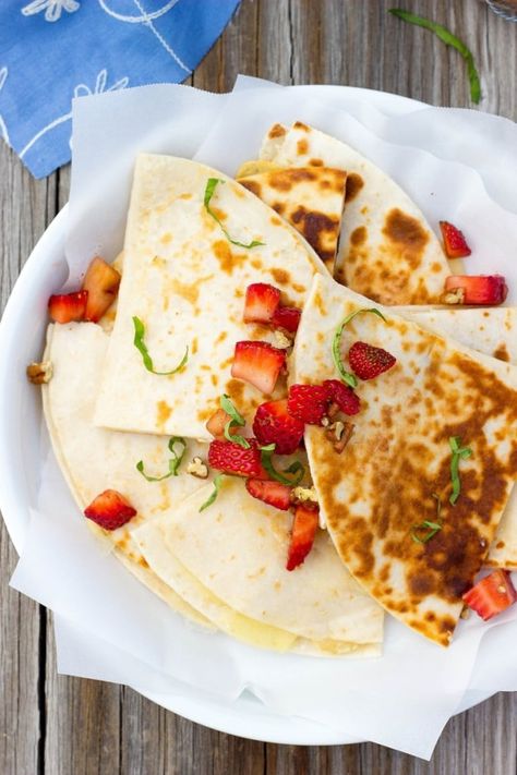 Brie Quesadilla, Brie Cheese Recipes, Quesadilla Recipes Easy, Cheese Quesadillas, Recipes Strawberry, Strawberry Salsa, Pumpkin Coffee Cakes, Cheese Quesadilla, Quesadilla Recipes