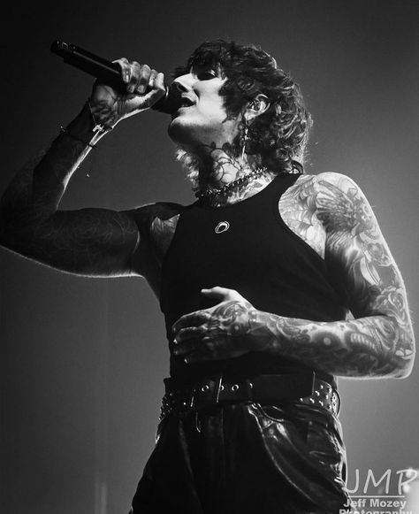 Oli Sykes, Oliver Sykes, Boy Tattoos, Bring Me The Horizon, Pierce The Veil, Emo Bands, Emo Boys, Real Girls, Black Aesthetic