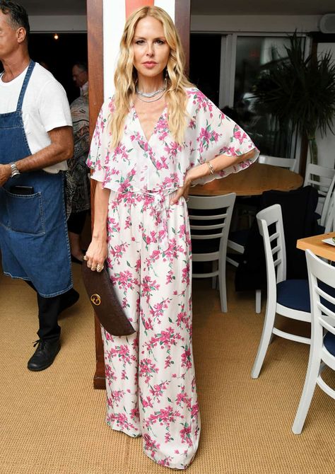 10 Chic Fashion Tips From the Hamptons' Most Stylish Regulars The Hamptons Fashion, The Hamptons Summer, Summer In The Hamptons, Hamptons Outfit, Hamptons Fashion, Party Dress Codes, Hamptons Summer, Moda Chic, Stylish Party