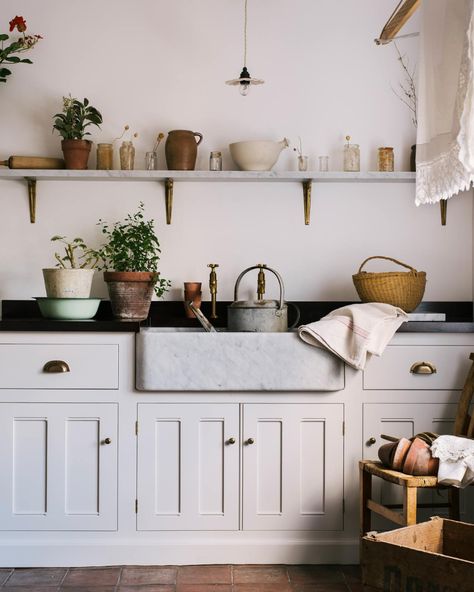 Classic Shelf Brackets | deVOL Kitchens Cottage Rooms, Classic Shelves, Devol Kitchens, Mediterranean Style Homes, Interior Minimalista, Rustic Kitchen Design, Kitchen Display, Country Style Homes, Country House Decor