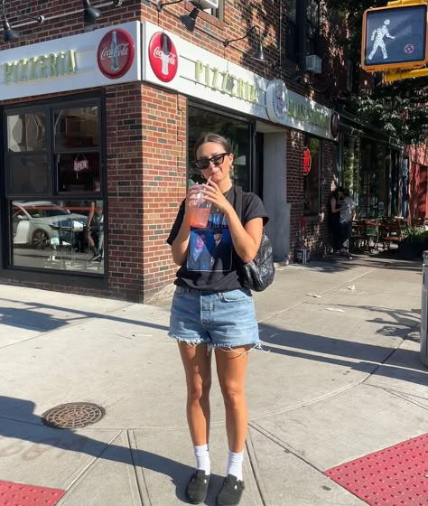 Kelsey Kotzur on Instagram: “wherefore art thou tommy shelby?” Nyc Casual Outfits, Boston Clogs Outfit, Black Clogs Outfit, Go Viral On Tiktok, Super Cute Outfits, Birkenstock Outfit, Nyc Outfits, Tommy Shelby, Outfit Inspo Summer