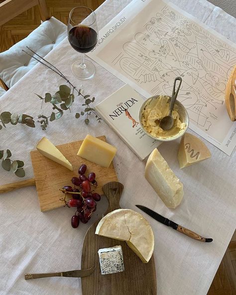 Weekend Goals, Eric Rohmer, Wine Snacks, Food Flatlay, Cheese Serving Board, Charcuterie Plate, Cheese Tasting, Food Platters, Wine And Dine