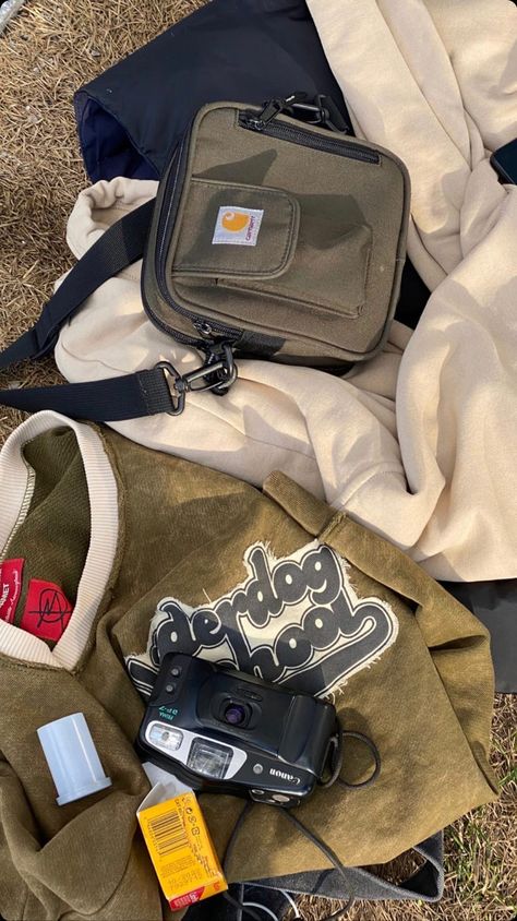 Carhartt Sling Bag Outfit, Carhartt Bag Outfit, Carhartt Sling Bag, Carhartt Bag, Spiderman Gifts, Bag Outfit, Handbag Essentials, Intp, Essential Bag