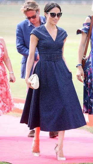 Meghan Markle wears a denim dress  #shopthelook #SpringStyle #OOTD #WeekendLook #SummerStyle Carolina Herrera Dresses, Meghan Markle Style, All Jeans, Dresses Outfits, Royal Fashion, Carolina Herrera, Meghan Markle, Jeans Dress, Blue Dress