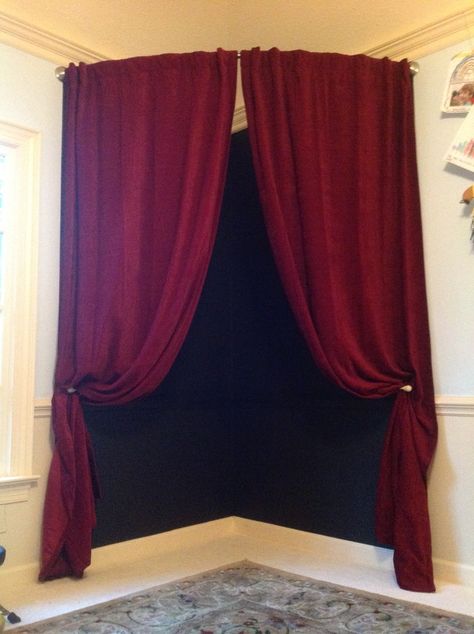 Children's playhouse theater and stage. So easy!! 4 supplies: Chalkboard paint, Curved shower rod, long curtains, and tie backs. Endless fun with the chalkboard backdrop to create different scenes. Dress Room Ideas, Primitive Kitchen Curtains, Kitchen Curtains Ideas, Farmhouse Living Room Curtains, Curtains Fabrics, Girls Bedroom Curtains, Farmhouse Kitchen Curtains, Cosplay Photoshoot, Headboard Curtains