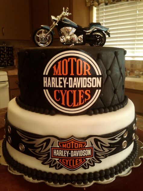 Harley cake I made last year Motorcycle Birthday Cakes, Harley Davidson Cake, Harley Davidson Birthday, Biker Birthday, Motorcycle Cake, Motorcycle Birthday, Harley Davidson Wedding, Barefoot Sandal, Harley Davidson Logo