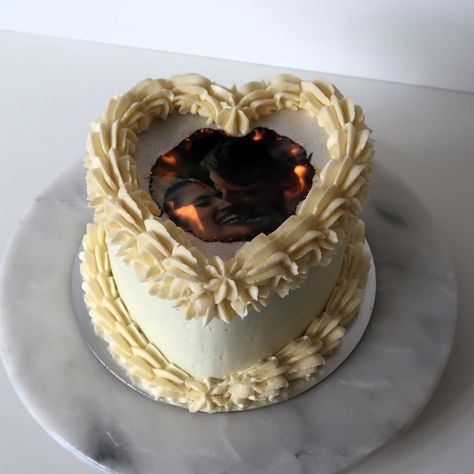 How To Make Burn-Away Cakes - The Latest Cake Trend on FIRE Burn Cake, Life On Social Media, 16 Wishes, Fire Cake, Green Tea Cake, Macaron Cake, Fruity Cake, Pastel Cakes, 60th Birthday Cakes