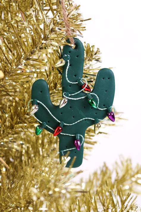 DIY Cactus Christmas Ornament Cactus Decorations, Arizona Christmas, Cactus Christmas, Diy Cactus, Diy Christmas Lights, Hanging Christmas Lights, Cactus Diy, Diy Christmas Tree Ornaments, Unique Christmas Ornaments