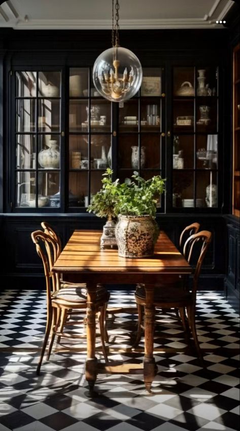 Old English Dining Room, Dark Floor Dining Room, European Eclectic Interior Design, Dark Moody Dining Room, British Dining Room, Dark Academia Dining Room, Moody Dining Room Ideas, Modern Victorian Dining Room, Parisian Dining Room