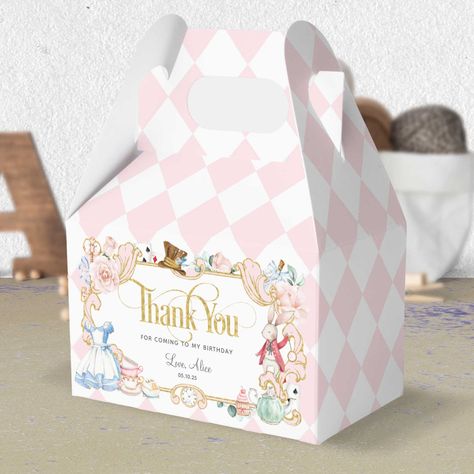 1st Birthday Favors, Alice In Wonderland Mad Hatter, Wonderland Mad Hatter, Pink Favours, Alice In Wonderland Tea Party Birthday, Wonderland Alice, Favor Boxes Birthday, Wonderland Birthday, Alice Tea Party