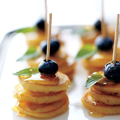 Mini Pancake Appetizers! Why have I never thought of this myself? MUST TRY. Fancy Appetizers, Breakfast Party, Mini Pancakes, Hash Browns, Brunch Menu, Brunch Party, Easter Brunch, Wedding Food, Finger Food