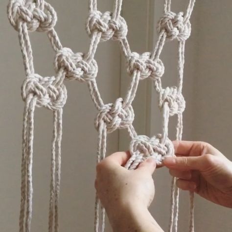 2,540 Likes, 35 Comments - Paola // Hej Margit (@hejmargit) on Instagram: “How I made a bunch of josephine knots for my latest wallhanging (see last picture). These are a…” Macrame Wall Hanger, Macrame Wall Hanging Tutorial, Macrame Knots Tutorial, Knots Tutorial, Geometric Heart, Crochet Weaves, Macrame Wall Hanging Patterns, Rope Crafts, Macrame Plant Hangers